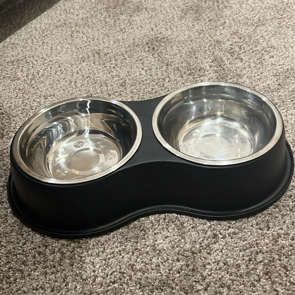 Black Puppy Feeder with Bowls